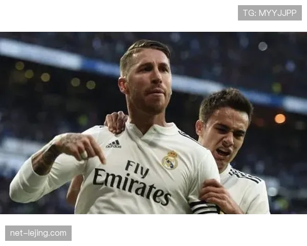 拉莫斯下了场球还穿得跟去夜店似的，啥场合都能炸街嘴角还带飙的笑容！