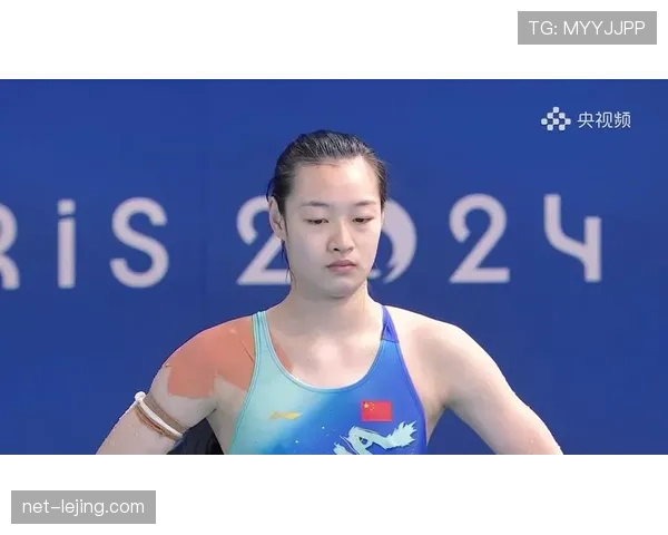 昌雅妮跳水冠军，回家连沙发都不坐，直接躺地板练核心？